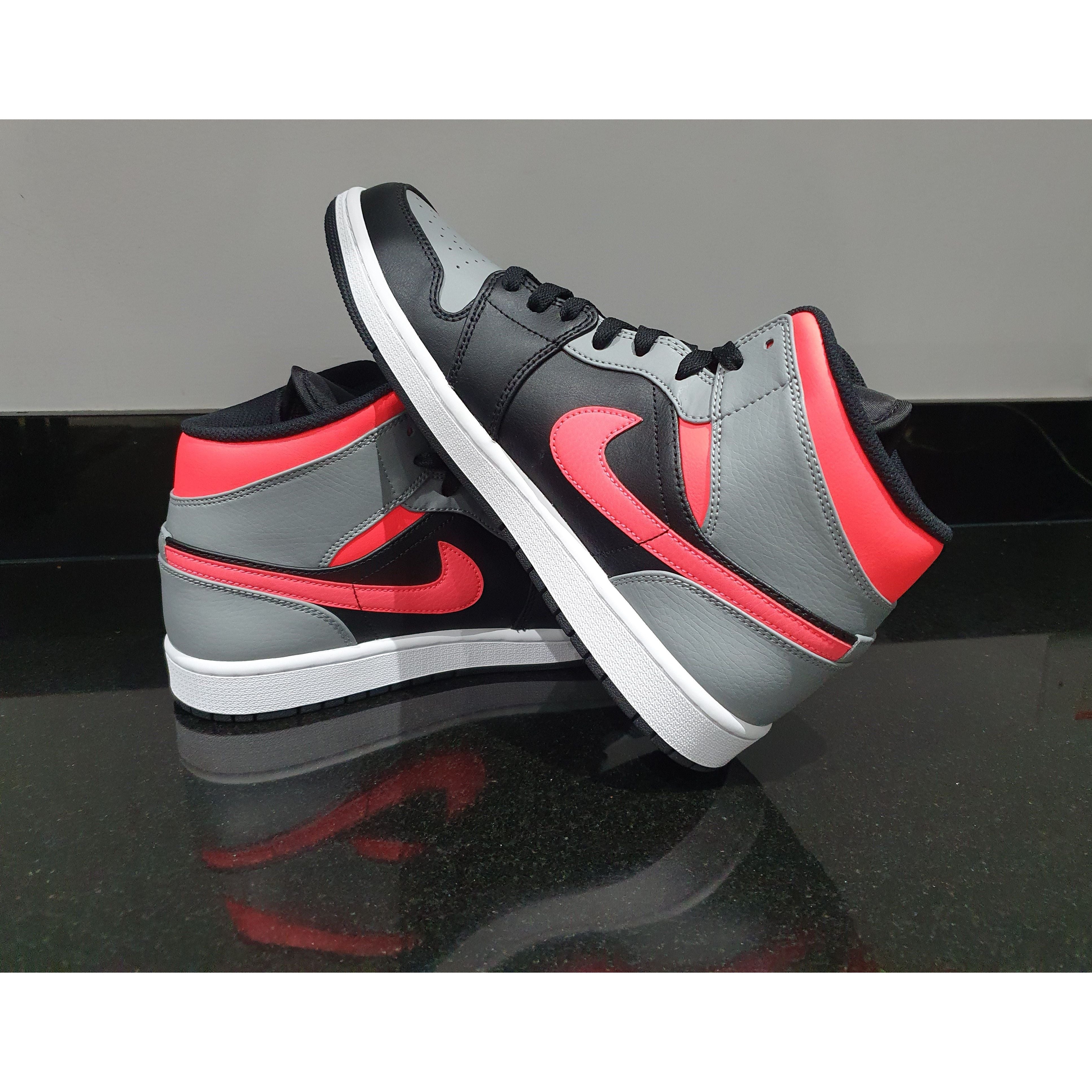 Nike Air Jordan 1 Mid Trainers