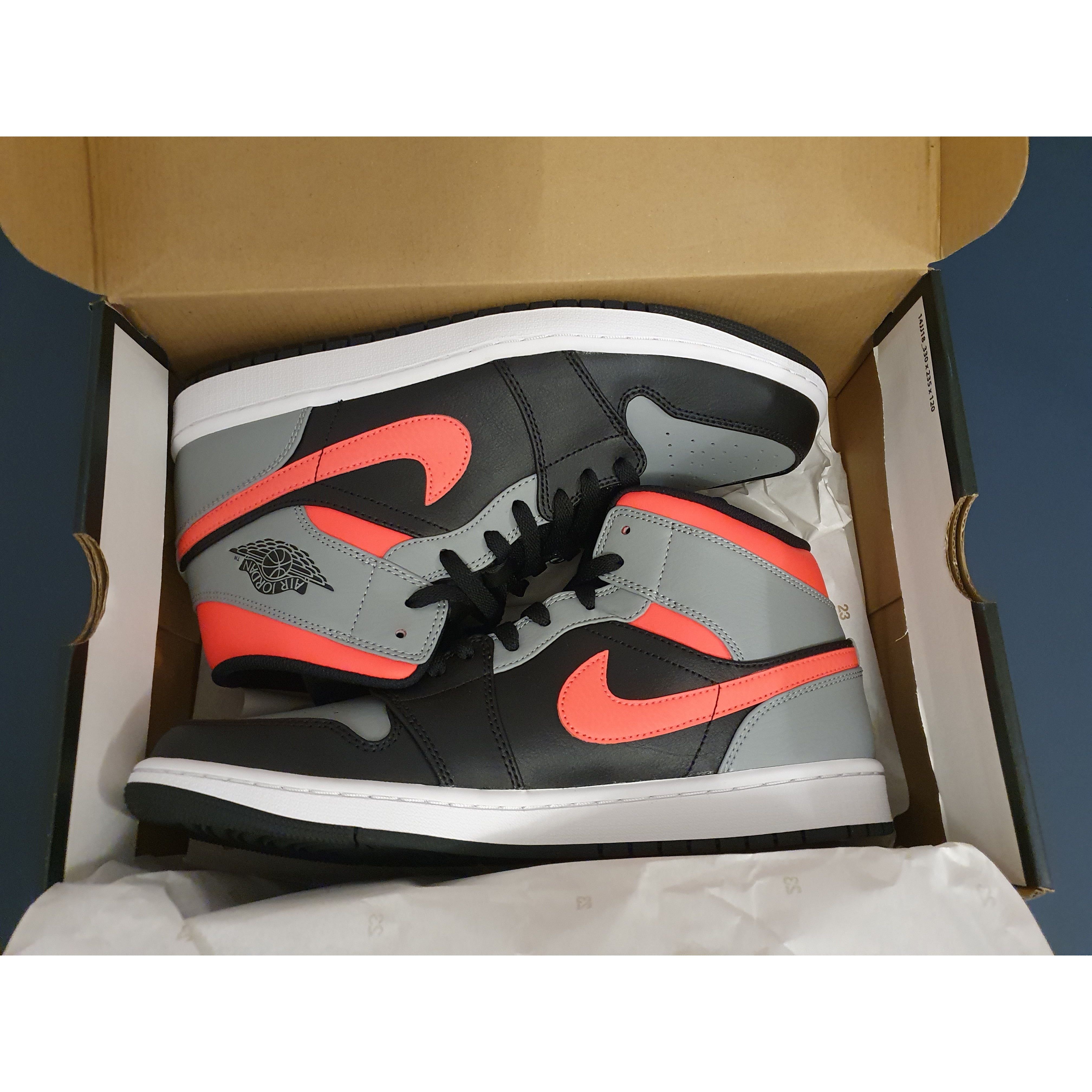 Nike Air Jordan 1 Mid Trainers